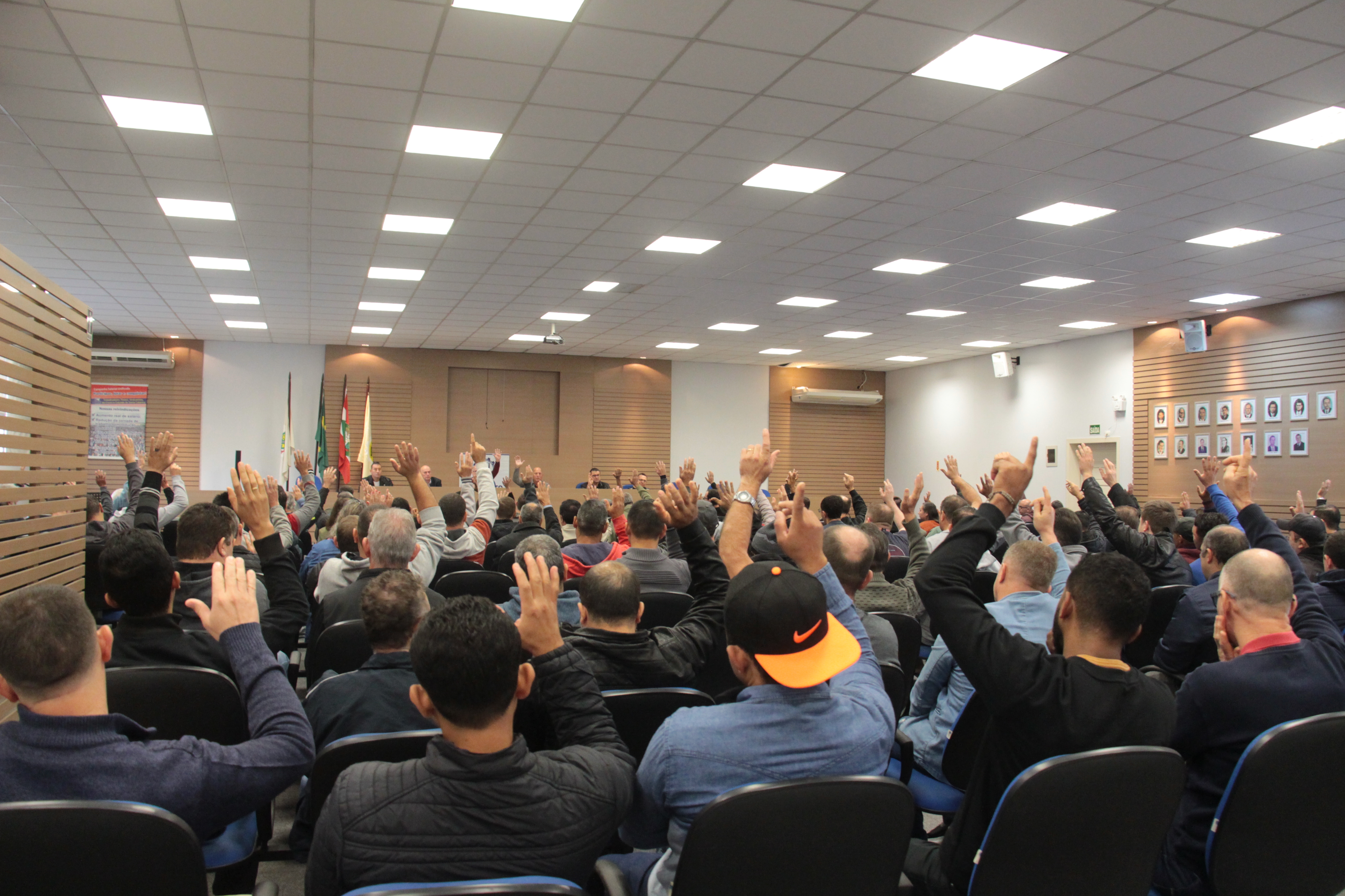 Trabalhadores têxteis aprovam reajuste salarial de 4,5%