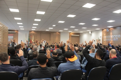 Trabalhadores têxteis aprovam reajuste salarial de 4,5%